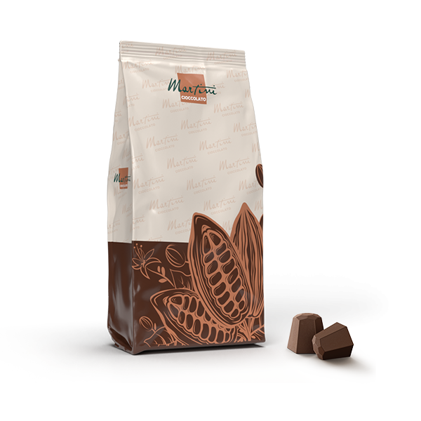 Beige and brown bag of Martini Cioccolato with cocoa pod design, beside two chocolate candies on a white background.
