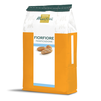Orange and white bag of Master Martini Fiorfiore Panificazione flour with bread rolls pictured on the label.