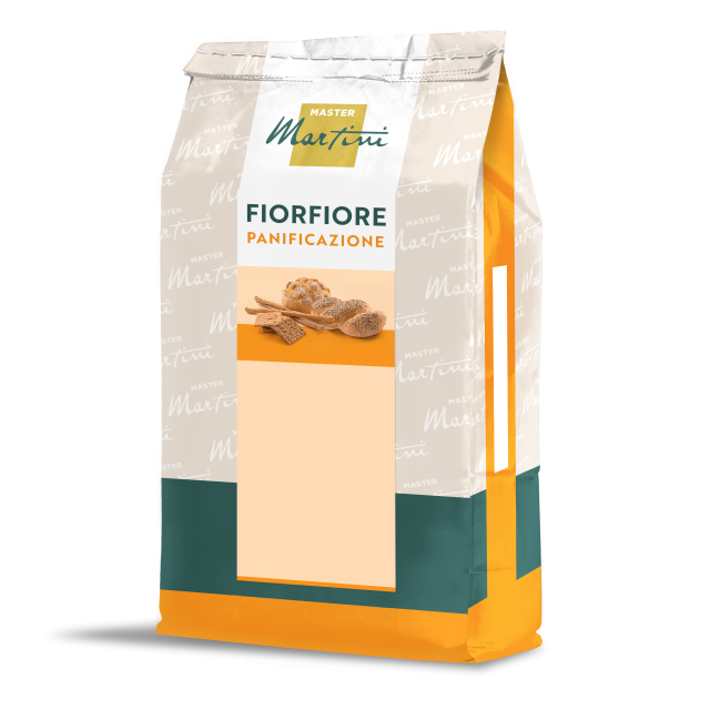 Bag of Master Martini Fiorfiore Panificazione flour with bread rolls illustration on beige, orange, and teal packaging.