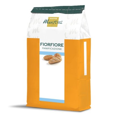 Orange and white bag of Master Martini FiorFiore Panificazione flour with bread rolls pictured on the label.
