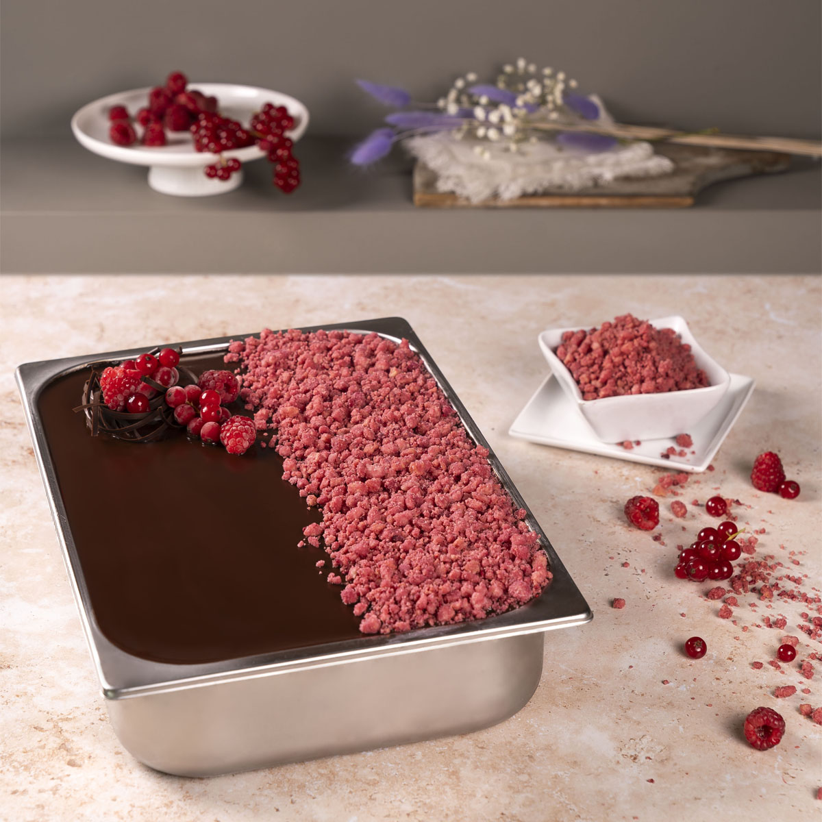 Foresta nera ai lamponi crumble con base fondente nero aymara ricette per dolci semifreddi per professionisti